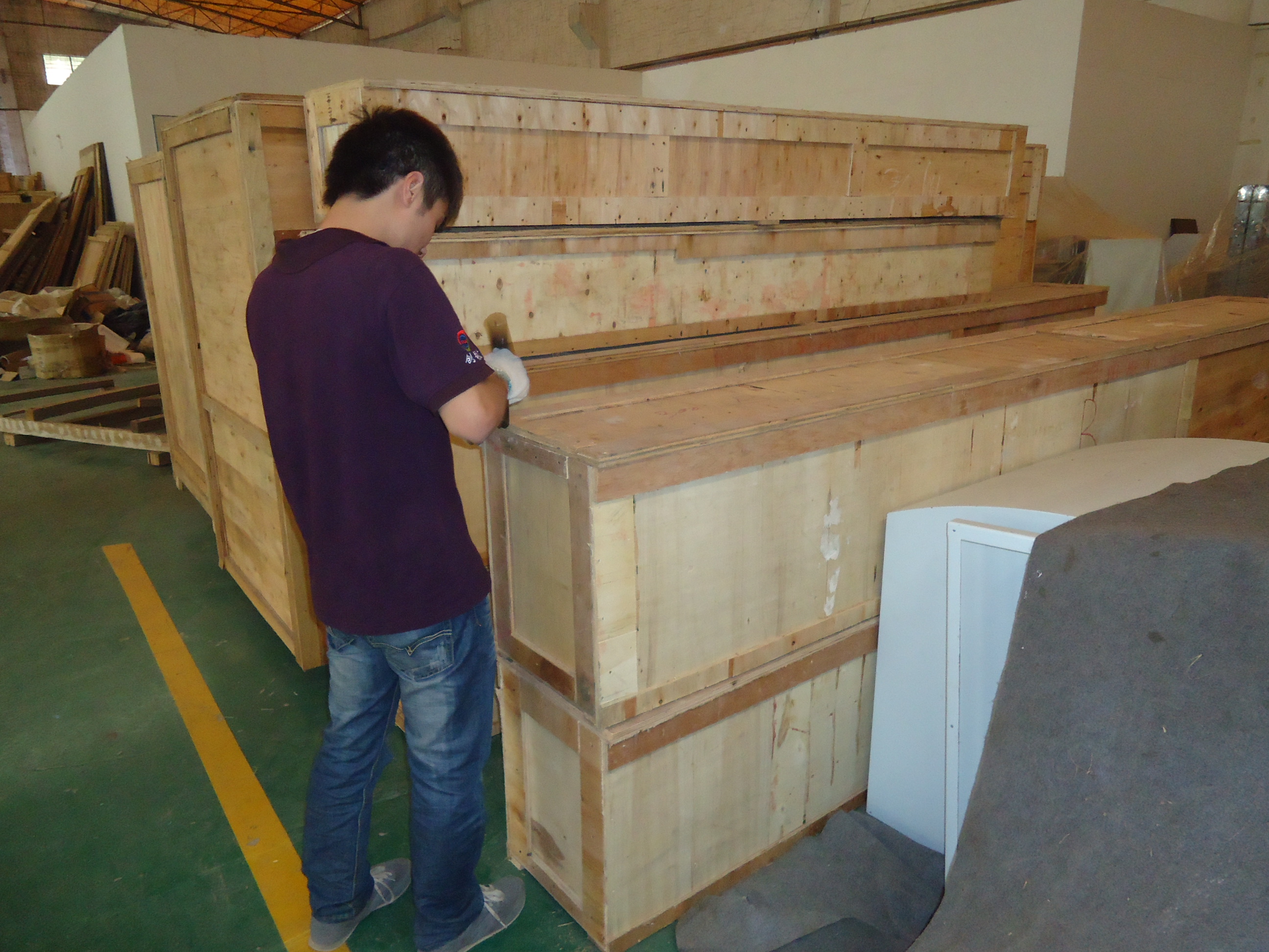 出貨倉木箱打包